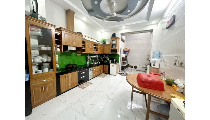 Bán nhà Gò Vấp, 3 tầng, 90m2, hẻm nhựa ô tô, giá chỉ nhỉnh 8.2 tỷ.