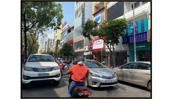 Nhà phố vị trí đẹp 8 x 20m Nguyễn Trãi Bến Thành Quận 1 TP.HCM