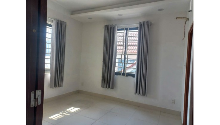 Chính chủ cho thuê nguyên tầng 1 đủ đồ tại đường Cách Mạng Tháng 8
