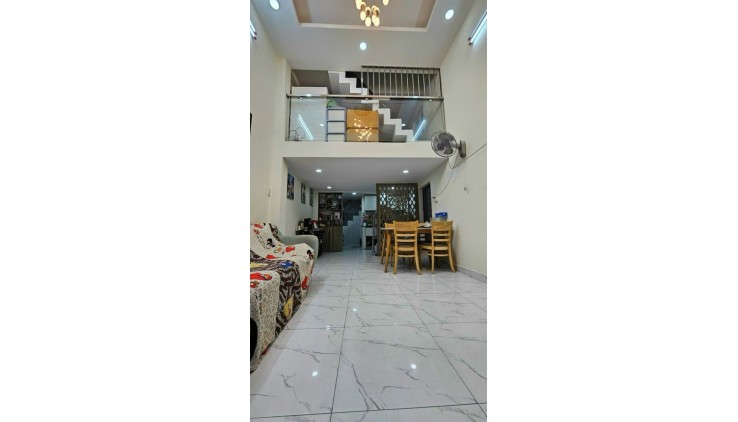 Hoàng Hoa Thám nhà đẹp 44m2 3T 3PN SHR nở hậu sát gần mặt tiền chào 5.3 tỷ TL