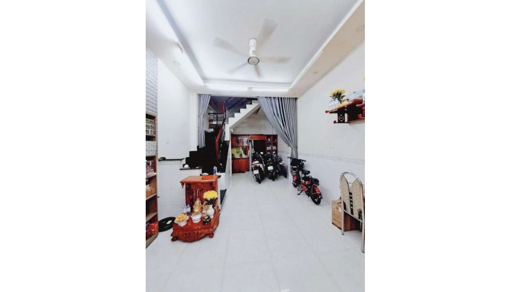 Bán nhà sát mặt tiền 32m2-4tang ngay chợ Tân Hương Tân Phú - hẻm 3 gác - 4 tỷ nhỉnh 0932030061