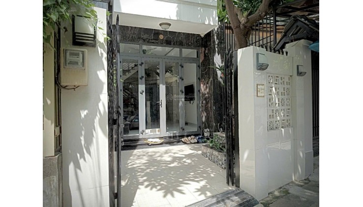 Nhà phố vườn thuộc khu khép kín, cổng riêng, camera an ninh, DT hiếm ở trung tâm 4x16m nở hậu