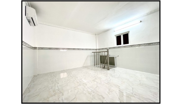 Nhà phố xinh rẻ 1 trệt 2 lầu trung tâm Quận 1 TP.HCM