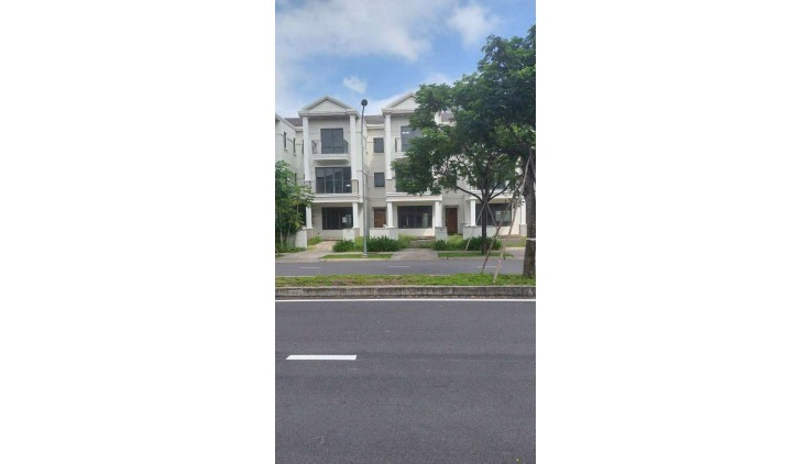 MT Nguyễn Văn Bứa cách QL22 chưa đến 1km 20x65 1266m2 đất và nhà Giá 30.5 tỉ. Liên hệ a An 0902277579