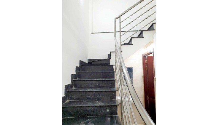 Nhà 3 lầu Bùi Minh Trực, phường 5, Q.8, gần chợ sáng, Giá 5   tỷ 960 , Sổ hồng sẵn