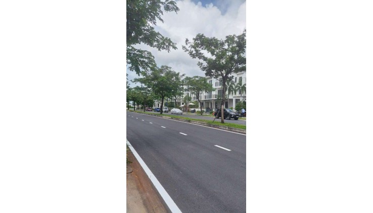 MT Nguyễn Văn Bứa cách QL22 chưa đến 1km 20x65 1266m2 đất và nhà Giá 30.5 tỉ. Liên hệ a Thiện 0914864379