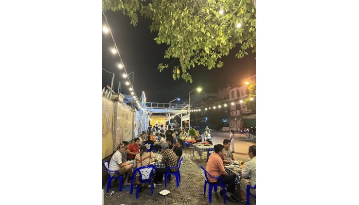 Sang quán nhậu khu dân cư Bình Hưng, huyện Bình Chánh, TP. HCM