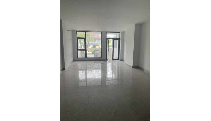 Cho thuê nhà mặt tiền Phạm Hùng, 5x20, có hầm, có thang máy, giá 22 triệu, liên hệ 0914864379