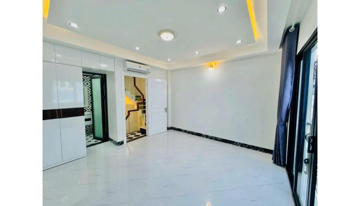 Chính chủ cho thuê nhà Nguyễn Thái Bình Tân Bình 5 phòng ngủ 1T3L 20tr