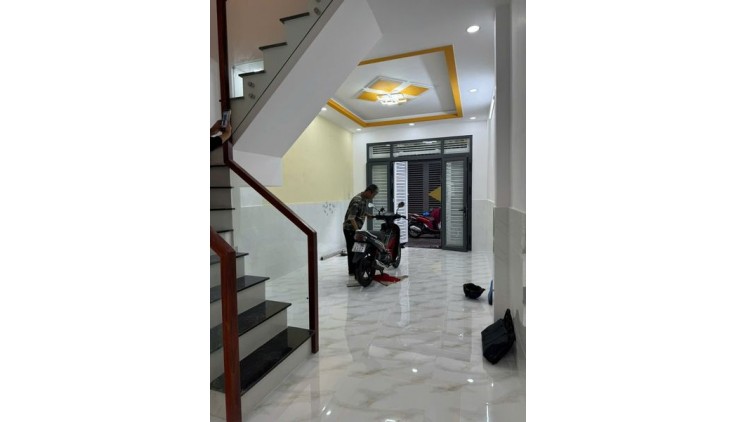 Ni Sư Huỳnh Liên Quận Tân Bình Phường 10.