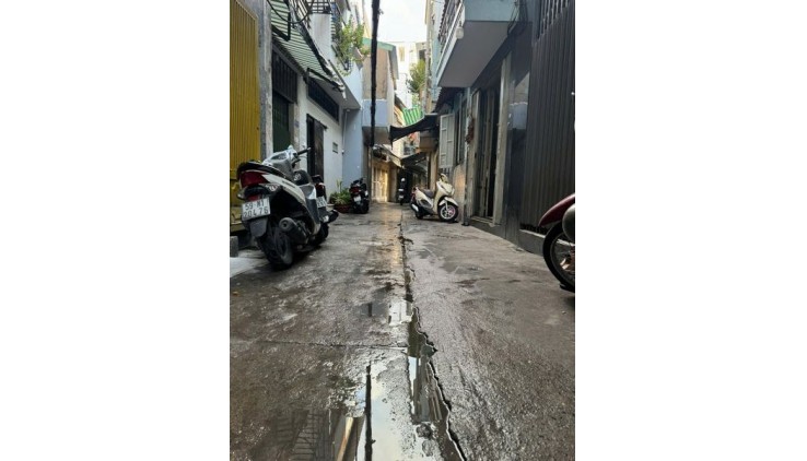 Ni Sư Huỳnh Liên Quận Tân Bình Phường 10.
