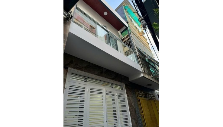 Ni Sư Huỳnh Liên Quận Tân Bình Phường 10.