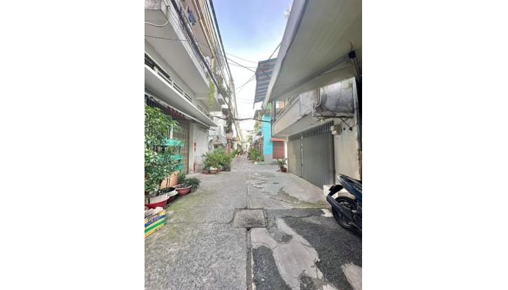 Cư xá Phú Bình Lạc Long Quân Phường 5 Quận 11.