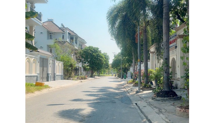 Bán nhà phố KHU BIỆT THỰ Bình Lợi ngang 5m 4 lầu DTSD 280m2 có GARA gần CV nhỉnh 14 tỷ.