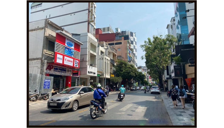 Nhà phố vị trí đẹp 8 x 20m Nguyễn Trãi Bến Thành Quận 1 TP.HCM