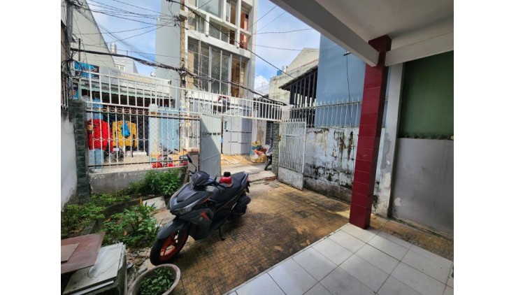 Bán nhà cấp 4, nhà nát, 5,5 x 18, trung tâm phường 11 - Gò Vấp