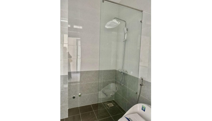 SỐC - NHÀ ĐẸP MÓI XÂY - 70M2 -  3 TẦNG - Đ. HÀ HUY GIÁP - THẠNH XUÂN - Q12.  NHỈNH  : 4 TỶ  TL.