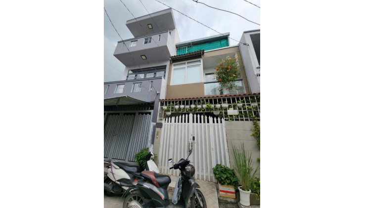 Q7 LÂM VĂN BỀN 40M2 NHỈNH 4 TỶ ,NHÀ ĐẸP Ở NGAY , GẦN TRƯỜNG HỌC CÁC CẤP, GẦN NHIỀU CHỢ , CỬA HÀNG TIỆN LỢI
