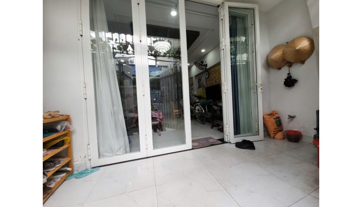 Q7 LÂM VĂN BỀN 40M2 NHỈNH 4 TỶ ,NHÀ ĐẸP Ở NGAY , GẦN TRƯỜNG HỌC CÁC CẤP, GẦN NHIỀU CHỢ , CỬA HÀNG TIỆN LỢI
