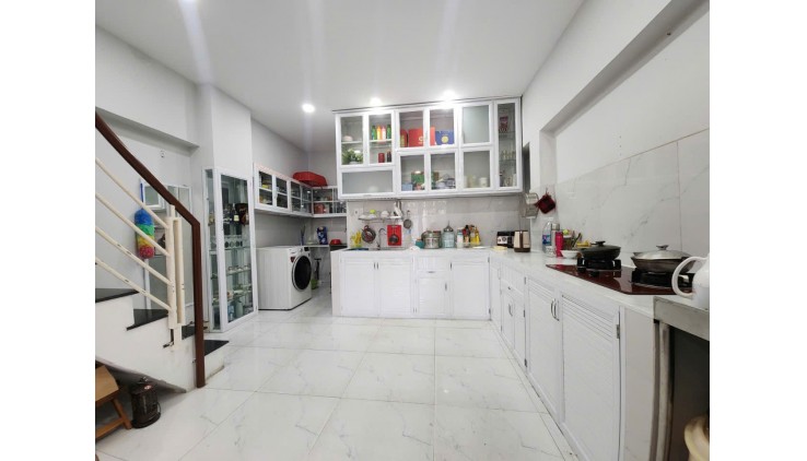 Q7 LÂM VĂN BỀN 40M2 NHỈNH 4 TỶ ,NHÀ ĐẸP Ở NGAY , GẦN TRƯỜNG HỌC CÁC CẤP, GẦN NHIỀU CHỢ , CỬA HÀNG TIỆN LỢI