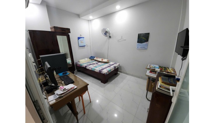 Q7 LÂM VĂN BỀN 40M2 NHỈNH 4 TỶ ,NHÀ ĐẸP Ở NGAY , GẦN TRƯỜNG HỌC CÁC CẤP, GẦN NHIỀU CHỢ , CỬA HÀNG TIỆN LỢI