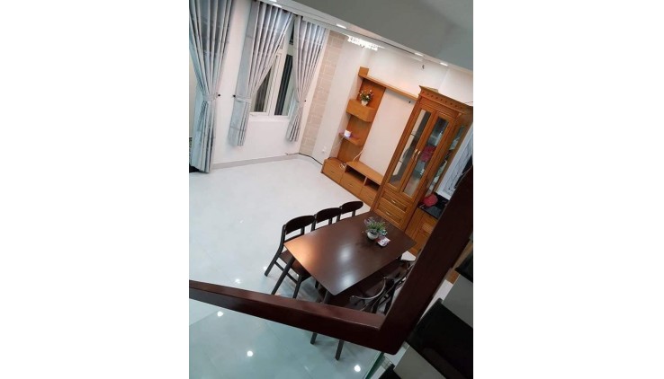 Bán nhà Phan Đăng Lưu, Phú Nhuận. DT 4,2mx9m, 1 trệt, 3lầu, PN + 3WC, giá  4,6 tỷ