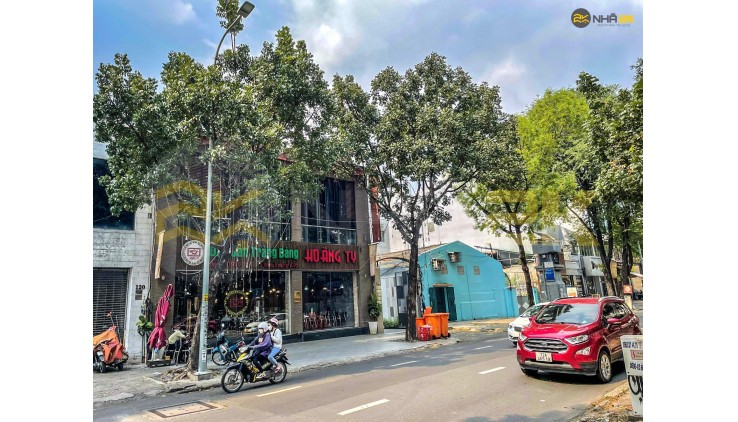 Cho thuê MT lớn, gần Hai Bà Trưng
 120 BIS NGUYỄN ĐÌNH CHIỂU, ĐAKAO, QUẬN 1