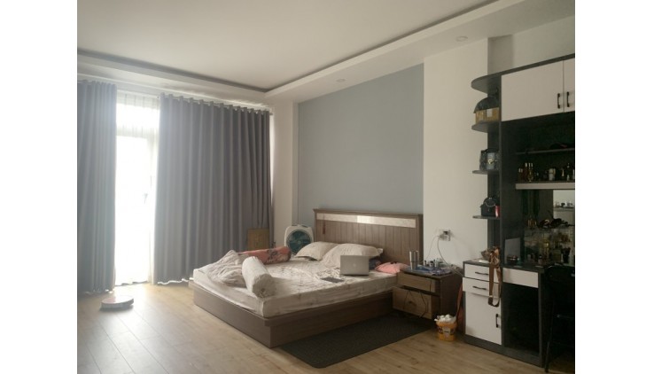 Bán nhà mặt tiền 4,5*16 giáp Bông Sao 4 tầg  phườg 5 quận 8 giá 12,5 tỷ