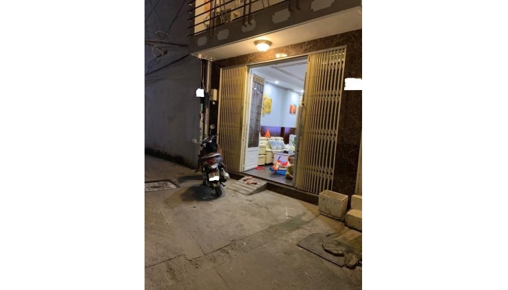 Ngay Công viên Làng hoa - Hẻm 3.5m - (4 x 8)m - BTCT 2 Tầng