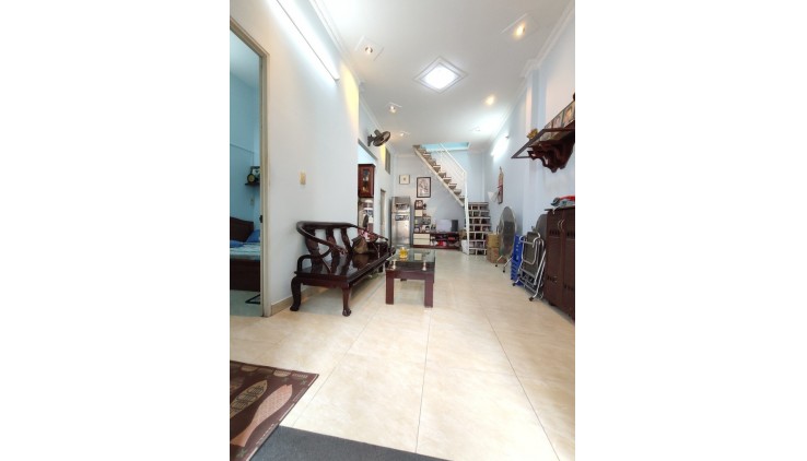 Ngay THPT Nguyễn Trung Trực - Hẻm 4m - (5.5 x 8.5)m - 3 Phòng ngủ