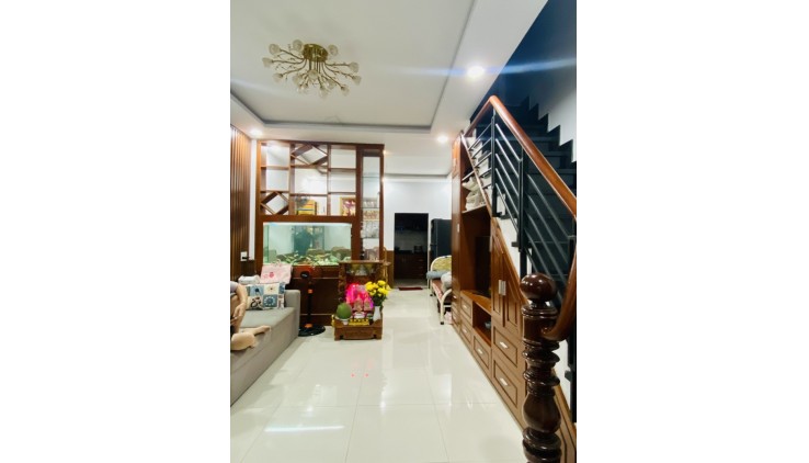 Ngay Nhà thờ Giáo xứ Tân Hưng - Hẻm 3.5m - (4 x 10.1)m - BTCT 2 Tầng