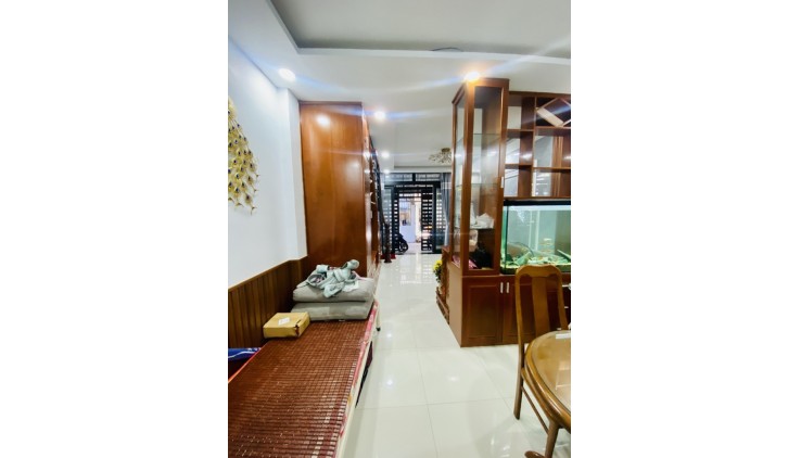 Ngay Nhà thờ Giáo xứ Tân Hưng - Hẻm 3.5m - (4 x 10.1)m - BTCT 2 Tầng