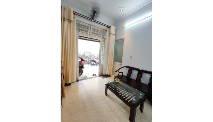 Ngay THPT Nguyễn Trung Trực - Hẻm 4m - (5.5 x 8.5)m - 3 Phòng ngủ