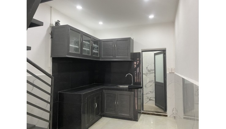 Gần Chợ Gò Vấp - Hẻm 3 gác, cách xe hơi 2 căn - DT 28m2