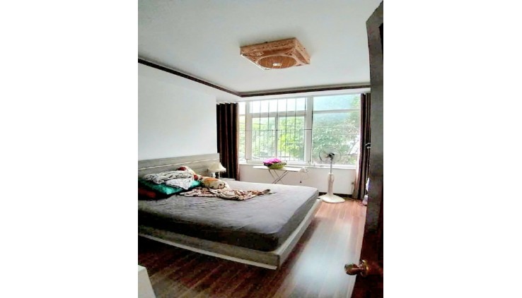 Bán CHDV mặt tiền KD đường Văn Chung, P13, Tân Bình, 124m2, 6 tầng, thang máy