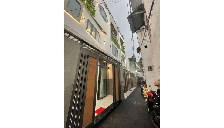 Ngay Lottte Mart  - Hẻm 3m - DT 3.5 x 10 - BTCT 4 Tầng