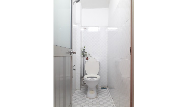 Ngay Trường THPT Nhân Trí - Hẻm 3.5m - (3.2 x 9)m - BTCT 3 Tầng