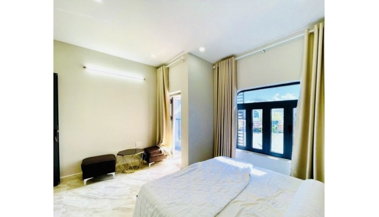 Gần Chợ Hạnh Thông Tây - Hẻm 3.5m - (4.5 x 9.8)m - BTCT 4 Tầng