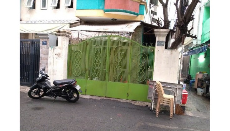 Em cần sang quán cf ở Củ Chi, quán nằm ngay trung tâm thị trấn, kế bên là trường học và nhiều văn phòng.