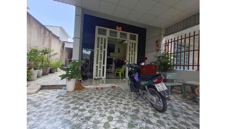 Bán Nhà Ấp 4, Quy Đức, Bình Chánh, 126.7m2, 2 Tầng, giá 1Tỷ Nhỉnh