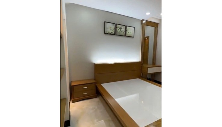Ngộp banks, 12.5 tỷ. Đường số 11. 10mx15m, 3 tầng. Linh Xuân Thủ Đức.
