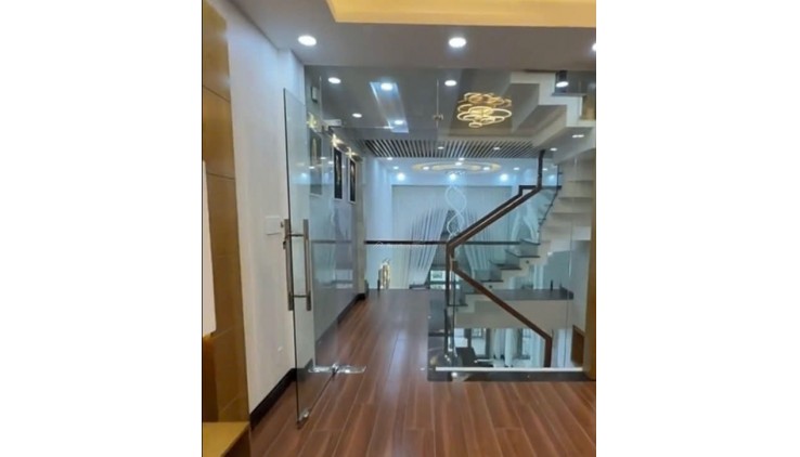 Ngộp banks, 12.5 tỷ. Đường số 11. 10mx15m, 3 tầng. Linh Xuân Thủ Đức.