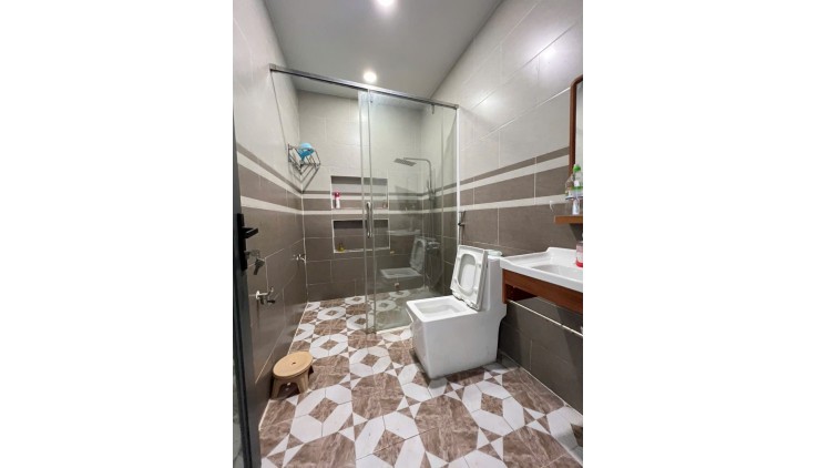 BÁN NHÀ MỚI ĐẸP - 104M2 -  4 TẦNG - THẠNH LÔC 15 - QUẬN 12. GIÁ  :5,4 TỶ TL.