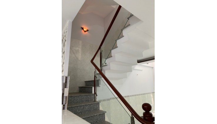 Bán nhà riêng 67m2 5 tầng Lưu Hữu Phước phường 15 quận 8 chỉ 8,2 tỷ