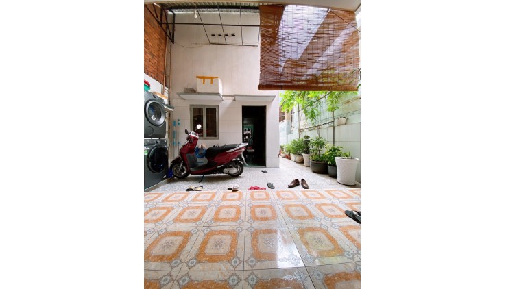 Nhà ngộp. Linh Xuân, TP. Thủ Đức. 125m2, 7.5 tỷ.