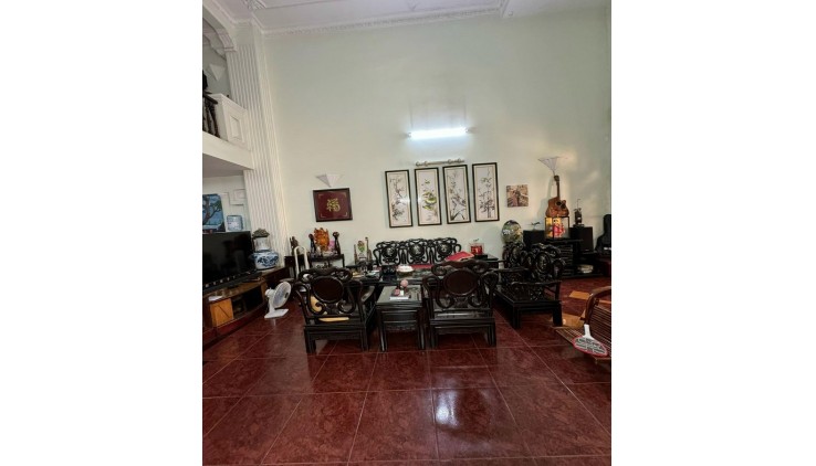 Bán biệt thự Cộng Hoà, P4, Tân Bình, 231m2, 3 tầng, ngang 7,6m, đẹp tuyệt