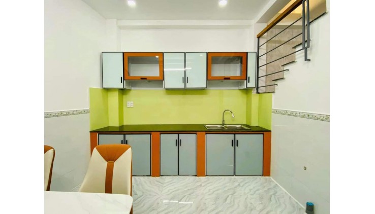 Bán gấp nhà ở xã tân túc huyện Bình Chánh, chính chủ gửi giấy tờ đầy đủ