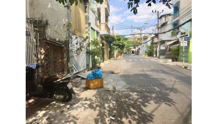 Cho thuê nhà mặt tiền đường Đỗ Công Tường, Quận Tân Phú, 5PN 6WC.
