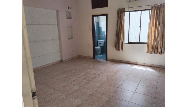 Cho thuê nhà mặt tiền đường Đỗ Công Tường, Quận Tân Phú, 5PN 6WC.