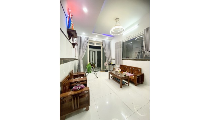 Nhà Bán Nguyễn Văn Quá DT 117m2  6.3mx 19m chỉ 7.8 tỷ,  Đông Hưng Thuận Quận 12